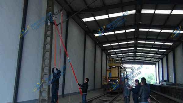 铁路专用带电清扫机